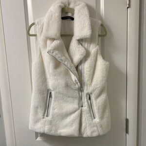 Colleen Lopez Chic White Faux Fur Vest